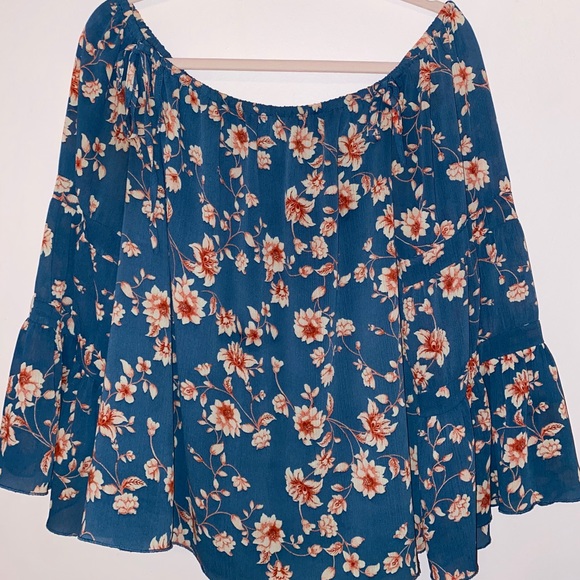 Off the shoulder blouse - Picture 1 of 2